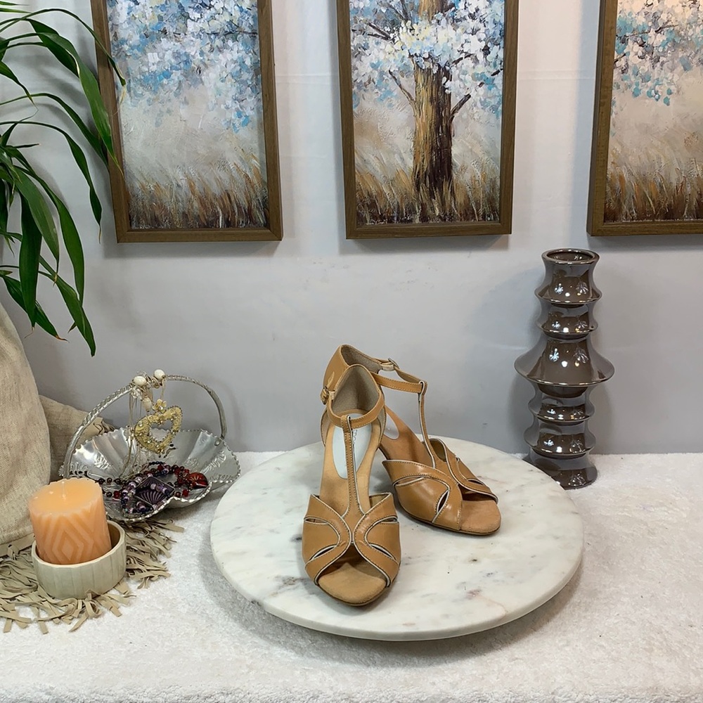 AEROSOLES TAN & LIGHT GRAY HEELS - SZ 6 B - Picture 1 of 14